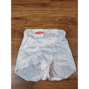 NWT White Flexees 6354 Size Large Shapewear Panties